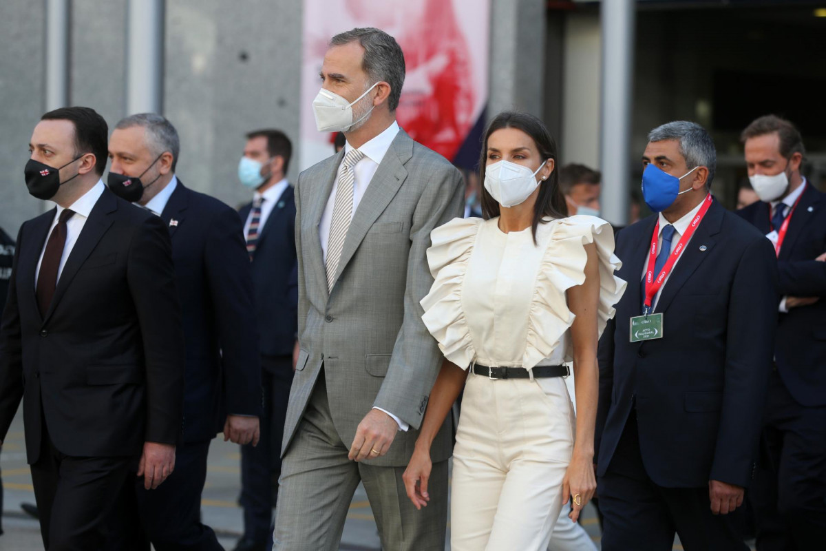 Archivo - Los Reyes Felipe VI y Letizia a su llegada a la inauguración de Fitur 2021.