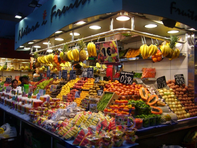 Puesto de frutas de un supermercado