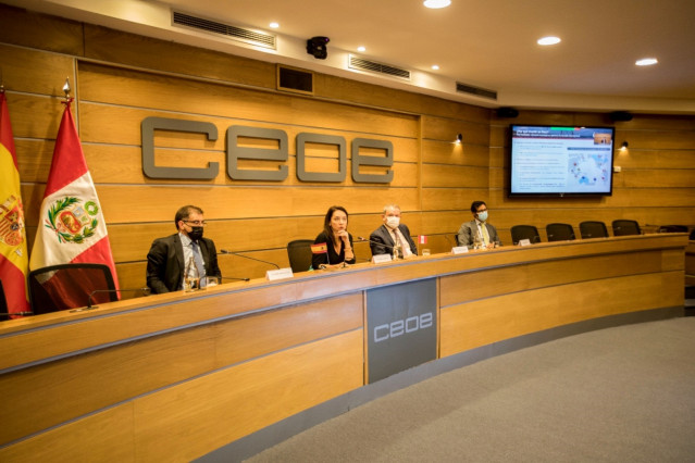 Archivo - Un encuentro empresarial en formato mixto, en el que intervinieron representantes de la Secretaría de Estado de Comercio, de CEOE y de la Cámara de Comercio de España