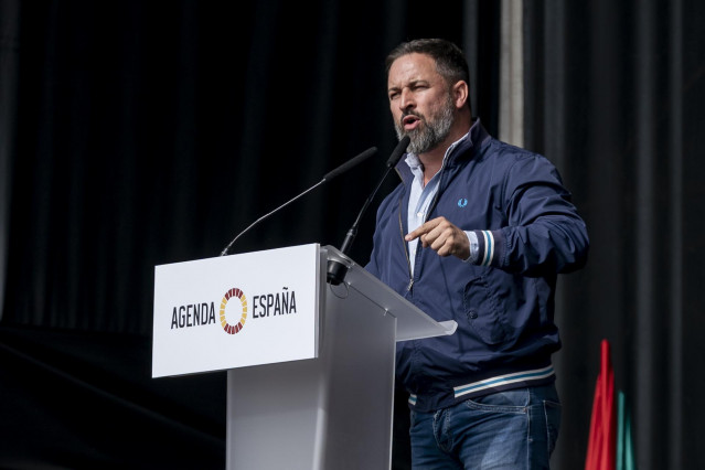 Archivo - El presidente de Vox, Santiago Abascal, se dirige al público en el evento ‘Viva 21’, en IFEMA, a 10 de octubre de 2021, en Madrid (España).