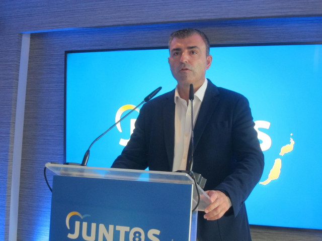 Archivo - El presidente del PP de Tenerife, Manuel Domínguez, en la presentación de su candidatura para presidir el PP de Canarias