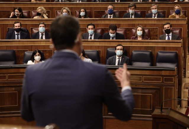 Archivo - El presidente del Gobierno, Pedro Sánchez, interviene en una sesión plenaria celebrada en el Congreso de los Diputados,