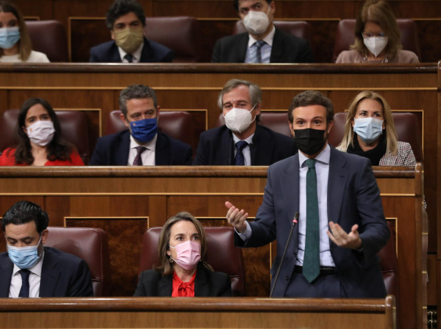 Archivo - El presidente del PP, Pablo Casado, interviene en el pleno del Congreso de los Diputados, a 22 de diciembre de 2021, en Madrid (España).