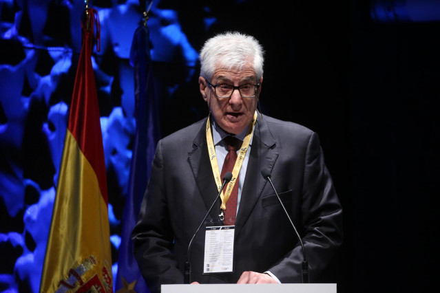 Archivo - El vicepresidente de la Fundación La Caixa, Juan José López Burniol