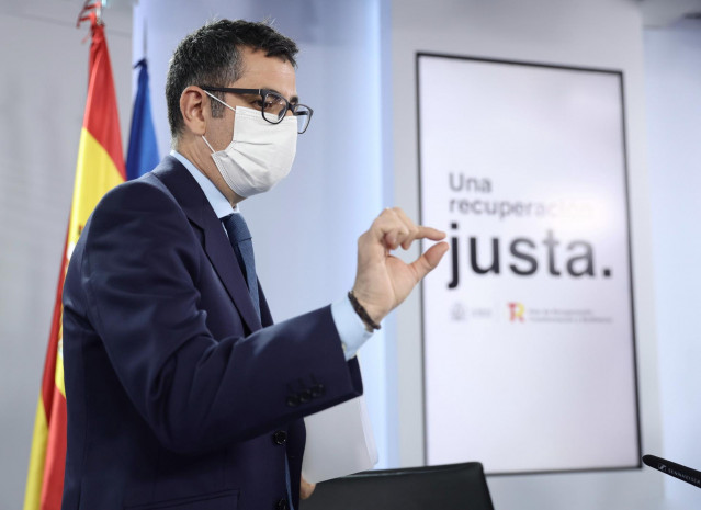El ministro de la Presidencia, Relaciones con las Cortes y Memoria Democrática, Félix Bolaños, tras una comparecencia posterior a una reunión del Consejo de Ministros, en La Moncloa, a 11 de enero de 2022, en Madrid, (España).