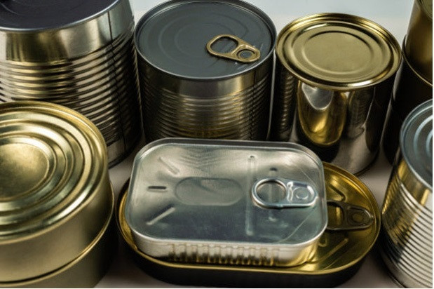 Archivo - Latas de metal
