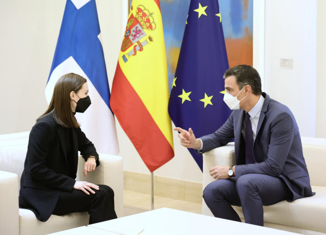 La primera ministra de la República de Finlandia, Sanna Marin, y el presidente del Gobierno, Pedro Sánchez