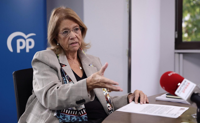 Archivo - La vicesecretaria de Sectorial del PP, Elvira Rodríguez, durante una entrevista para Europa Press en su despacho de Génova, a 29 de octubre de 2021, en Madrid, (España).