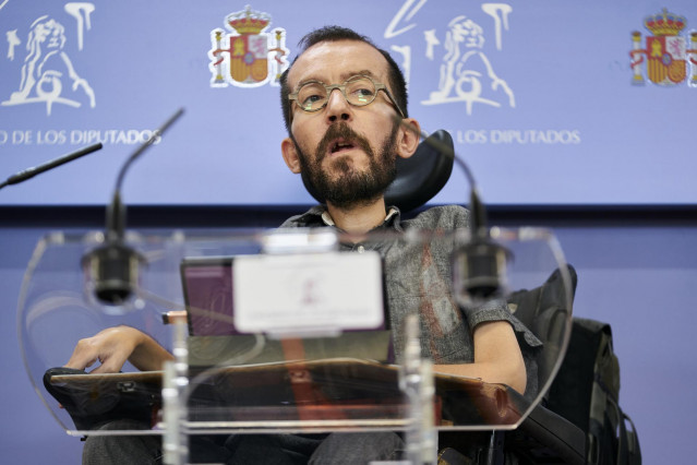 Archivo - El portavoz de Unidas Podemos, Pablo Echenique, en una rueda de prensa, durante una Junta de Portavoces en el Congreso