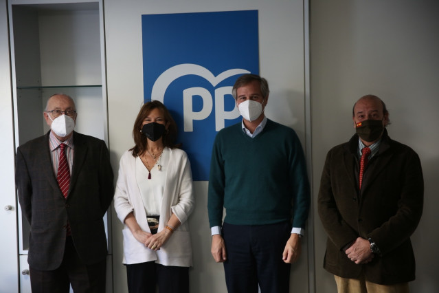 El vicesecretario de Política Territorial del PP, Antonio González Terol, se reúne con la asociación Tertulia de Amigos del Conde de Colombi y la Peña Taurina Los Cabales. En Madrid, a 28 de enero de 2022.