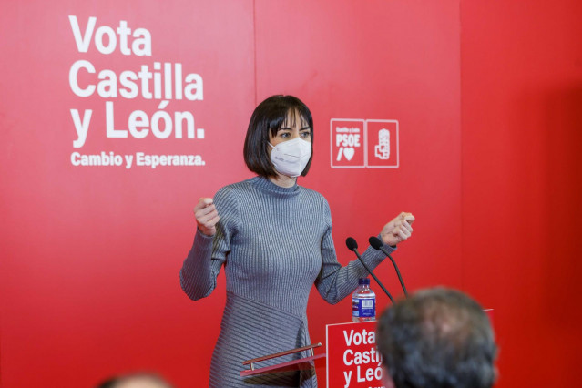 La ministra de Ciencia e Innovación, Diana Morant, en su visita a la sede provincial del PSOE en Segovia.