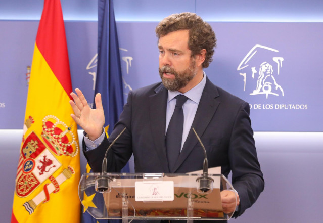 El portavoz del Grupo Parlamentario de VOX en el Congreso de los Diputados, Iván Espinosa de los Monteros, en una rueda de prensa