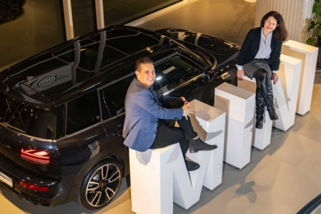 Stefanie Wurst, directora de Mini y Bernd Körber, director de Producto y Empresa Conectada de BMW