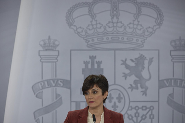 La ministra Portavoz, Isabel Rodríguez, comparece en una rueda de prensa posterior a una reunión del Consejo de Ministros, en la Moncloa, a 1 de febrero de 2022, en Madrid (España).  El Consejo de Ministros ha aprobado hoy la Ley de Vivienda, que incluye