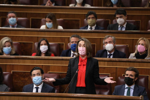 Archivo - La portavoz parlamentaria del PP, Cuca Gamarra, interviene en el pleno en el Congreso