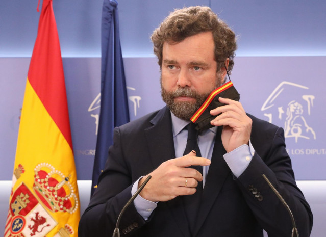 El portavoz del Grupo Parlamentario de VOX en el Congreso de los Diputados, Iván Espinosa de los Monteros, en una rueda de prensa en el Congreso.