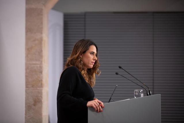 La portavoz del Govern, Patrícia Plaja, comparece tras una reunión del Consell Executiu, en la Generalitat de Cataluña, a 1 de febrero de 2022, en Barcelona, Cataluña (España). Durante su comparecencia ha asegurado la reapertura del ocio nocturno en la re