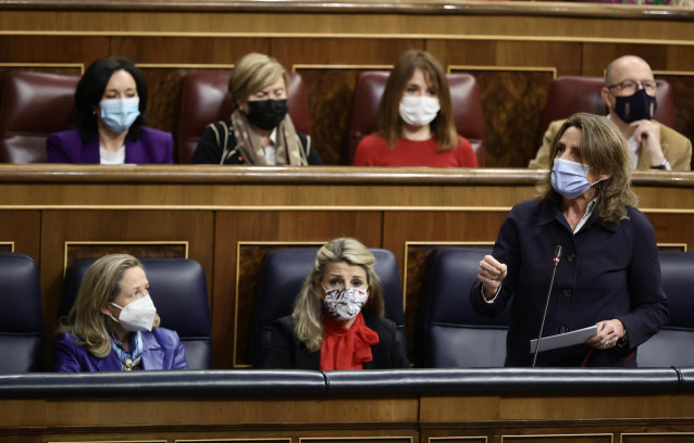 La vicepresidenta tercera y ministra para la Transición Ecológica y el Reto Demográfico, Teresa Ribera, en la sesión de control