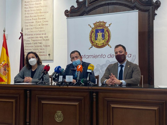 El concejal de Seguridad, José Luis Ruiz, la portavoz del Gobierno local, Isabel Casalduero, y el vicealcalde de Lorca, Francisco Morales comparecen en reuda de prensa