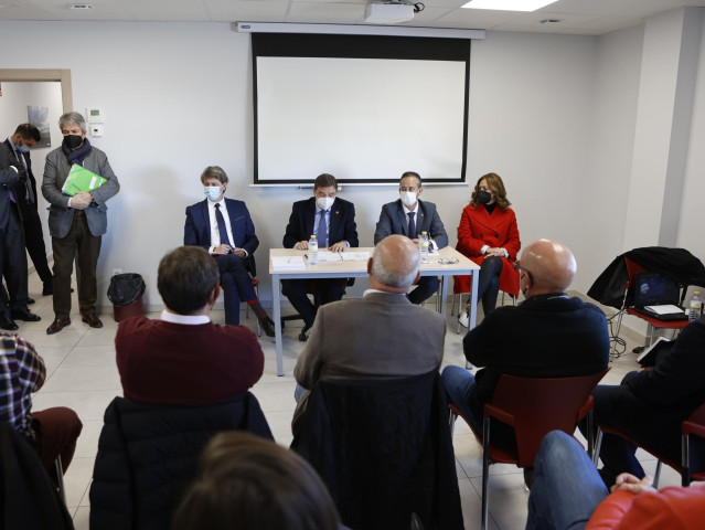 El ministro de Agricultura, Pesca y Alimentación, Luis Planas (c), en su visita a Copiso.