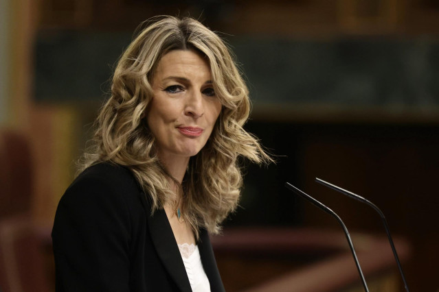 La vicepresidenta segunda del Gobierno y ministra de Trabajo y Economía Social, Yolanda Díaz, interviene en una sesión plenaria en el Congreso