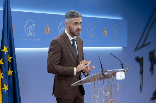 Archivo - El portavoz parlamentario del PSOE, Felipe Sicilia, en una rueda de prensa en el Congreso de los Diputados, a 29 de octubre de 2021, en Madrid (España).