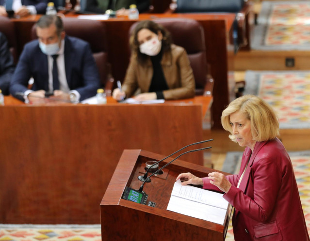 La consejera de Familia, Juventud y Política Social, Maria Concepción Dancausa Treviño, interviene en una comparecencia previa al primer pleno de 2022 en la Asamblea de Madrid, a 3 de febrero de 2022, en Madrid (España). Esta primera sesión del año ha est