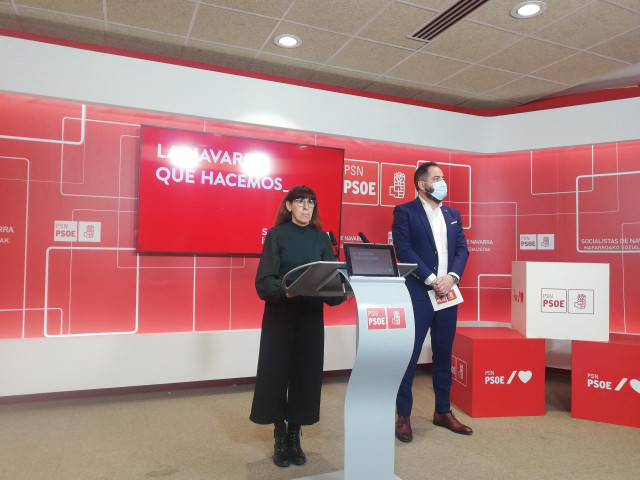 Maite Esporrín, portavoz del PSN de Pamplona, y Ramón Alzórriz, secretario de Organización del PSN