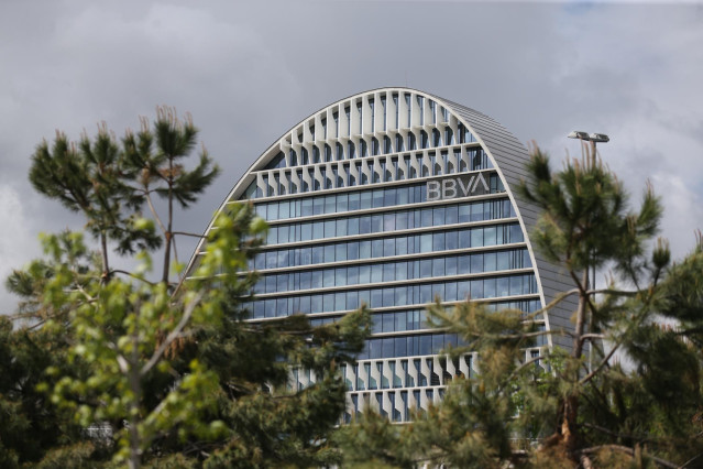 Archivo - Edificio de la sede de BBVA en Madrid, conocido como ‘La Vela’, a 22 de abril de 2021, en Madrid (España).