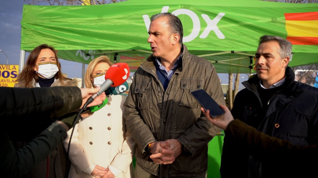 Ortega-Smith en una cto con candidatos por la provincia de Ávila.