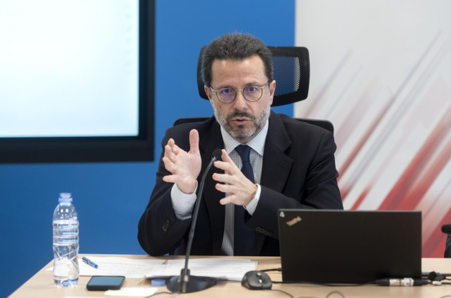 El consejero de Economía, Hacienda y Empleo de la Comunidad de Madrid, Javier Fernández-Lasquetty, interviene durante su visita la Oficina de Empleo de Moratalaz, a 27 de enero de 2022, en Moratalaz, Madrid (España). Durante su visita ha hecho balance de