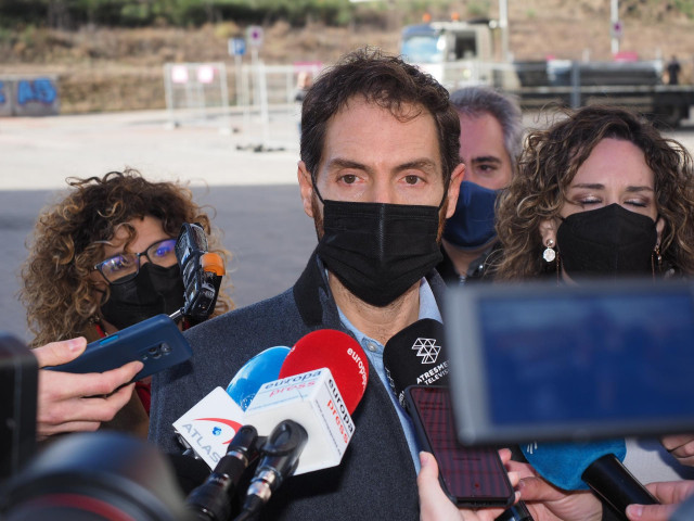 El diputado de UPN, Sergio Sayas, a su llegada a la sede de Unión del Pueblo Navarro (UPN) donde se va a celebrar un Consejo Político tras el voto de los diputados contrarios a la reforma laboral contra el criterio del partido, a 5 de febrero de 2022, en