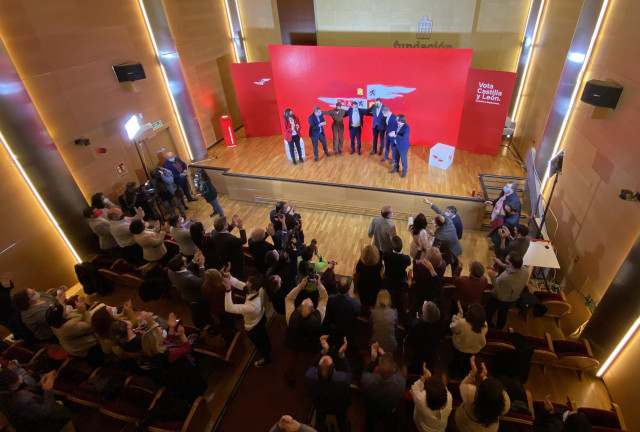 El secretario general del PSOECyL y candidato a la Presidencia de la Junta, Luis Tudanca, arropado en Segovia por los presidentes autonómicos socialistas.