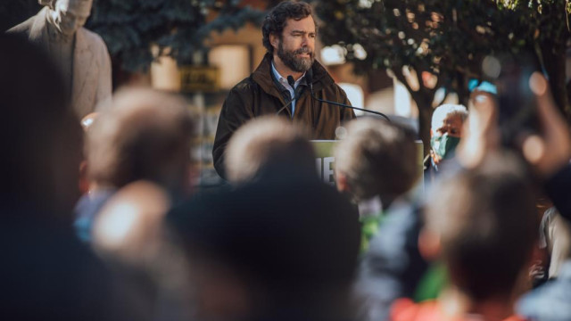 El portavoz del Grupo Parlamentario de VOX en el Congreso, Iván Espinosa de los Monteros, durante el acto en La Bañeza de este sábado.