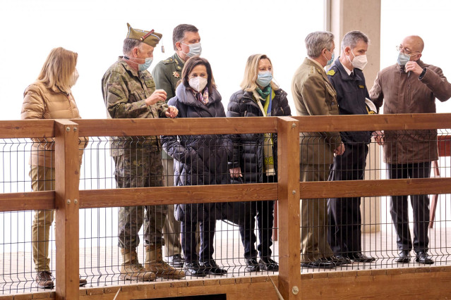 La ministra de Defensa, Margarita Robles, durante  visita al Centro Militar de Cría Caballar, en Mazcuerras, Cantabria (España)