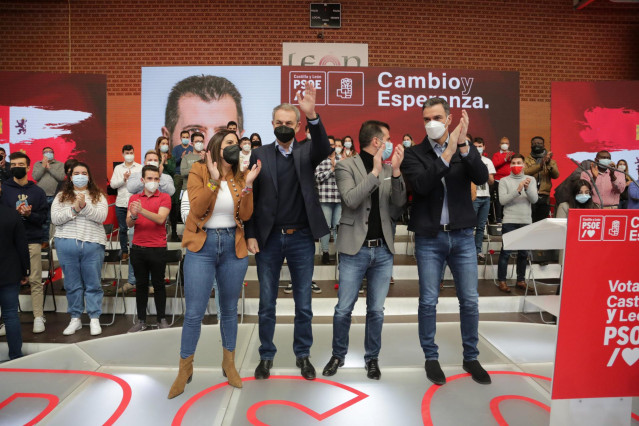 Nuria Rubio (i), José Luis Rodríguez Zapatero, Luis Tudanca y Pedro Sánchez.