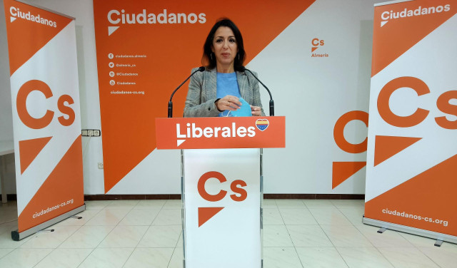 La responsable autonómica de Relaciones Institucionales de Ciudadanos y la presidenta del Parlamento de Andalucía, Marta Bosquet.