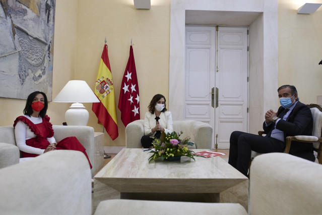 Archivo - La delegada del Gobierno en Madrid, Mercedes González (i), mantiene su primer encuentro institucional con la presidenta de la Comunidad de Madrid, Isabel Díaz Ayuso (c), y con el consejero de Presidencia, Justicia e Interior, Enrique López (d),