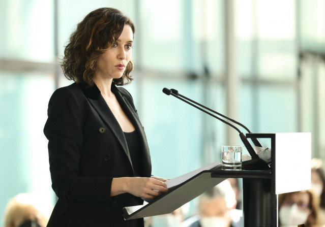 La presidenta de la Comunidad de Madrid, Isabel Díaz Ayuso, interviene en el acto conmemorativo del Día de la Memoria del Holocausto y Prevención de Crímenes contra la Humanidad, en la Asamblea de Madrid, a 28 de enero de 2022, en Madrid (España). España