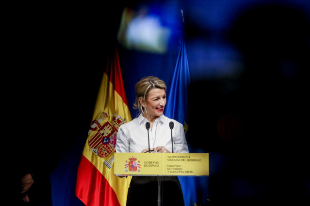 La vicepresidenta segunda y ministra de Trabajo, Yolanda Díaz, comparece en rueda de prensa para informar de la reunión de diálogo social sobre el Salario Mínimo Interprofesional (SMI), en el Ministerio de Trabajo, a 7 de febrero de 2022, en Madrid.