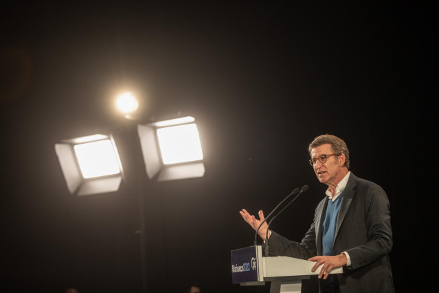 El presidente de la Xunta, Alberto Núñez Feijoó, durante un acto electoral a 5 de febrero de 2022, en Zamora, Castilla y León (España)