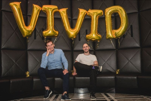 Los cofundadores de Vivid Money.