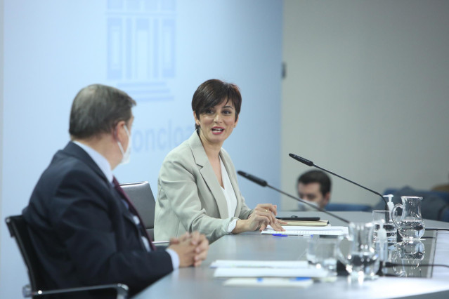La ministra Portavoz y de Política Territorial, Isabel Rodríguez, en una rueda de prensa posterior a una reunión del Consejo de Ministros, en La Moncloa, a 8 de febrero de 2022, en Madrid (España). El Consejo de Ministros, junto a las CCAA, han aprobado l