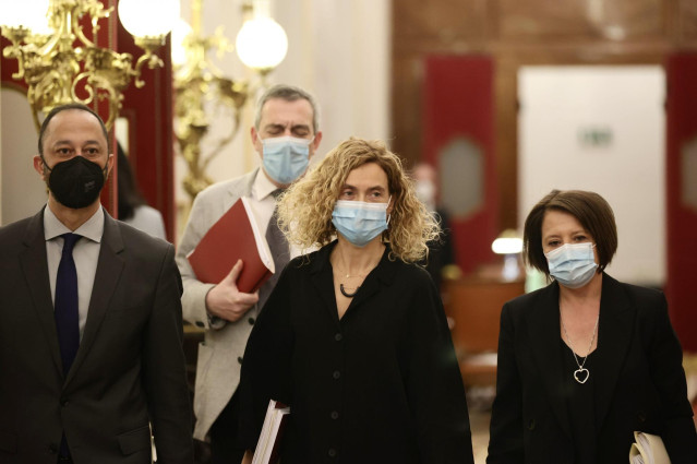 El vicepresidente primero del Congreso de los Diputados por el PSOE, Alfonso Rodríguez Gómez de Celis, y la presidenta del Congreso, Meritxell Batet, a su llegada a una reunión de la Mesa del Congreso de los Diputados, a 1 de febrero de 2022, en Madrid (E