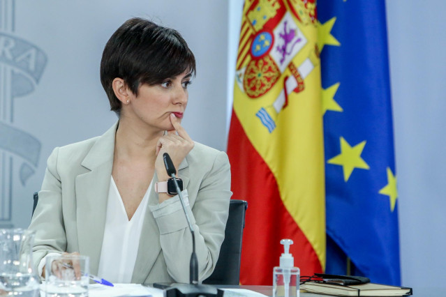 La ministra Portavoz y de Política Territorial, Isabel Rodríguez, en una rueda de prensa posterior a una reunión del Consejo de Ministros, en La Moncloa, a 8 de febrero de 2022, en Madrid (España). El Consejo de Ministros, junto a las CCAA, han aprobado l