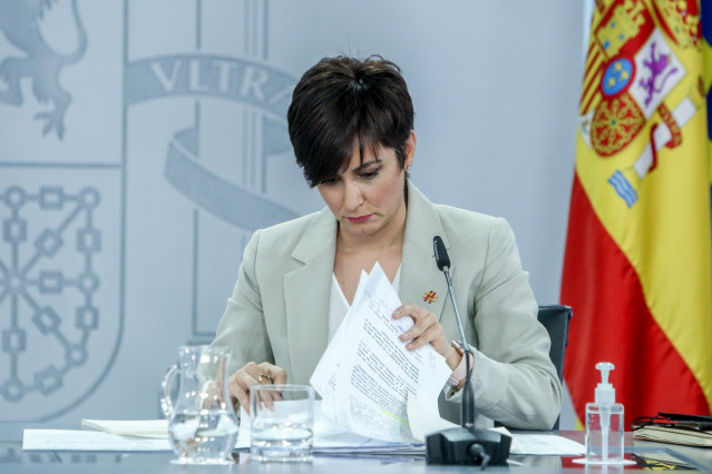 La ministra Portavoz y de Política Territorial, Isabel Rodríguez, en una rueda de prensa posterior a una reunión del Consejo de Ministros, en La Moncloa, a 8 de febrero de 2022, en Madrid (España).