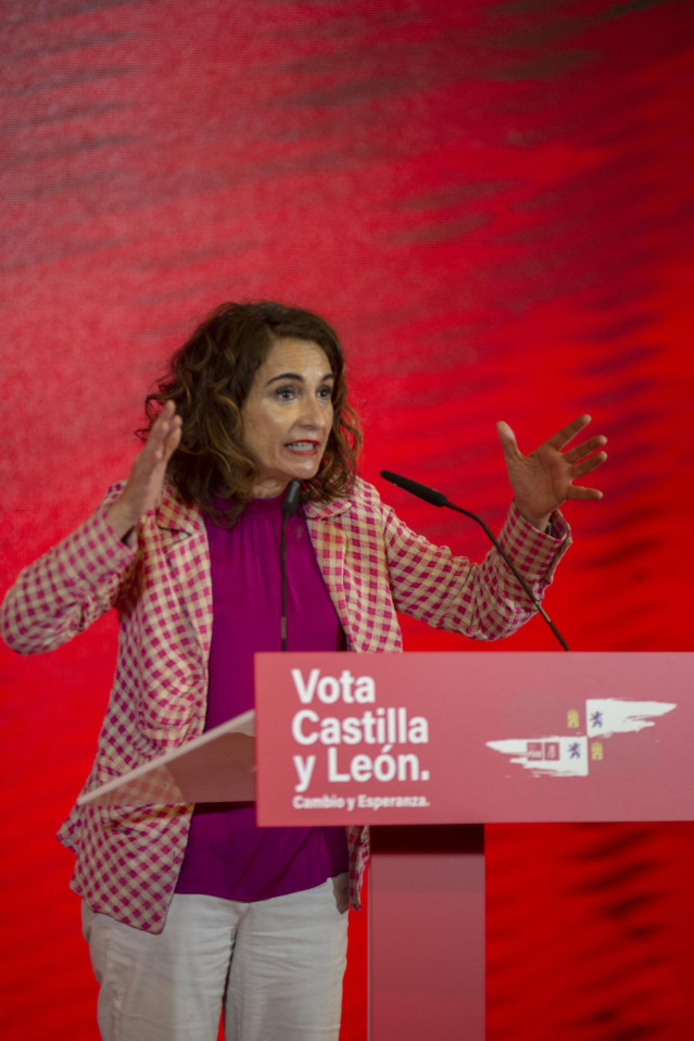 La ministra de Hacienda, María Jesús Montero, interviene en un acto público en el Centro Cultural Provincial, a 3 de febrero de 2022, en Palencia, Castilla y León (España). La ministra ha apoyado al candidato Luis Tudanca en el acto para apoyar a los cand