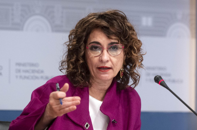 La ministra de Hacienda y Función Pública, María Jesús Montero, comparece ante los medios para presentar un avance de los datos de cierre de recaudación tributaria correspondientes a 2021, en la Sede del Ministerio, a 27 de enero de 2022, en Madrid (Españ