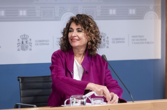 La ministra de Hacienda y Función Pública, María Jesús Montero, comparece ante los medios para presentar un avance de los datos de cierre de recaudación tributaria correspondientes a 2021, en la Sede del Ministerio, a 27 de enero de 2022, en Madrid (Españ