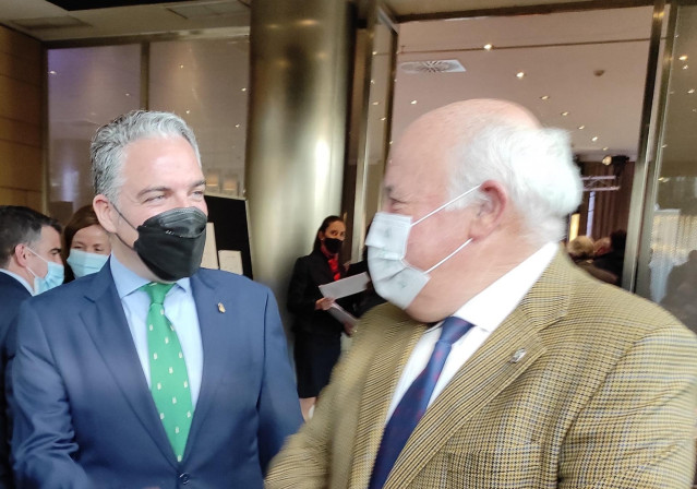Elías Bendodo y Jesús Aguirre